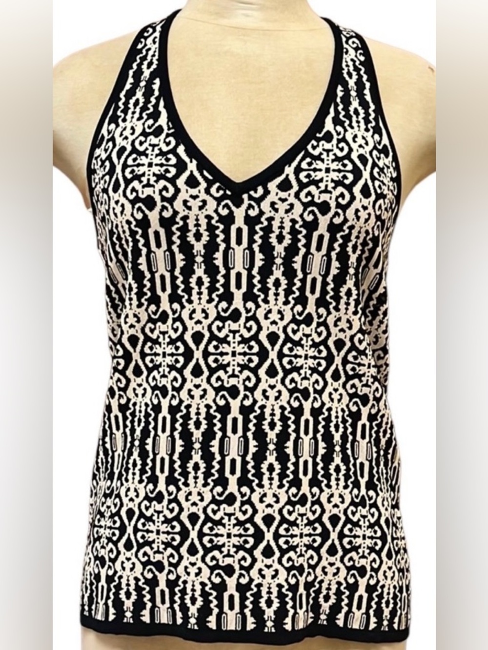 Carmen Marc Valvo Black and Cream Geometric V-Neck Tank with Ring Back